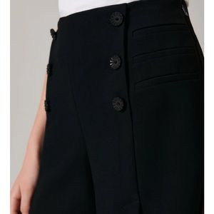 Lynn Short- Military Inspired Shorts With Decorative Buttons